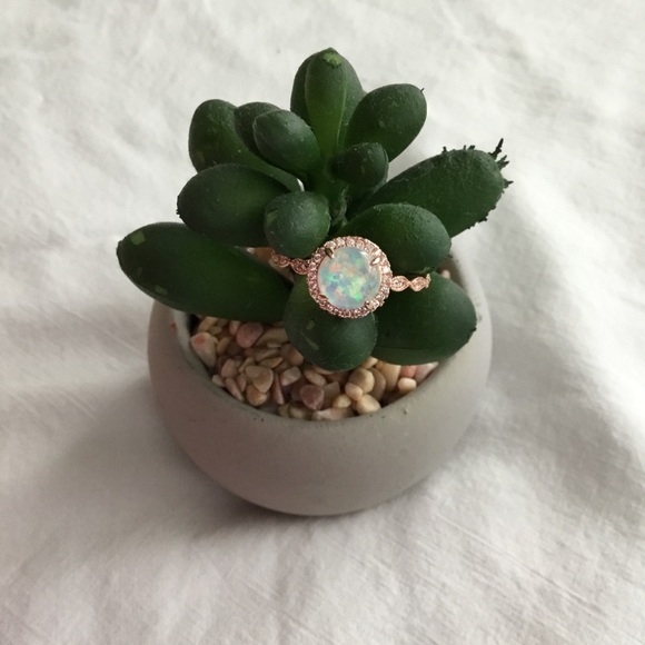 FASHION JEWELRY DIANTY ROUND RING - Picture 2 of 8